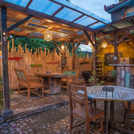 The Village Bed And Breakfast Lovina Екстериор снимка